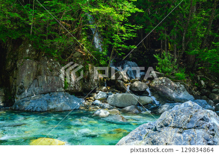 Atera Valley: Six-tiered waterfalls flowing into the Atera River [Okusa Village, Kiso District] 129834864