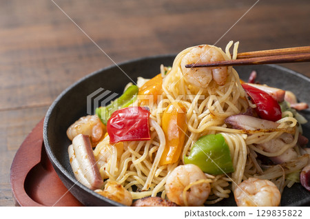 海鮮炒麵 129835822