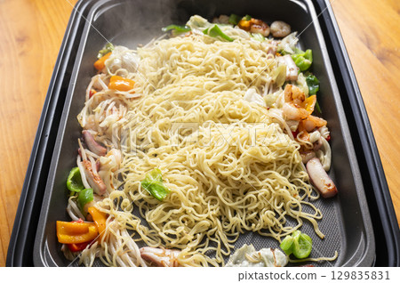 Salt-fried noodles on a hot plate 129835831