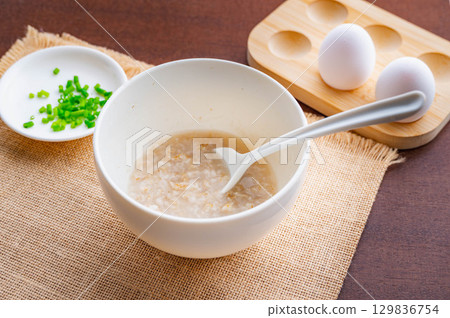Making porridge with rolled oats Making porridge with rolled oats 129836754