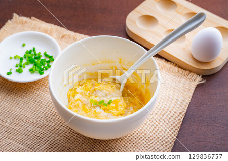 用燕麥片做粥 129836757