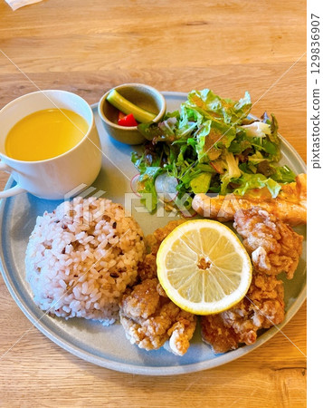Healthy lunch plate of fried chicken and multigrain rice Healthy lunch plate of fried chicken and multigrain rice 129836907