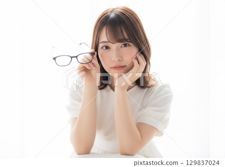 Facial expression and portrait of a woman wearing glasses 129837024