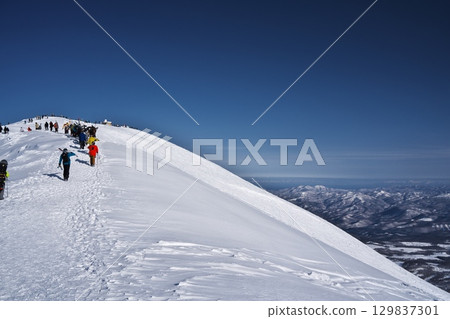 People climbing from Niseko Tokyu Grand Hirafu slope to Niseko Annupuri outside the ski resort management area 129837301
