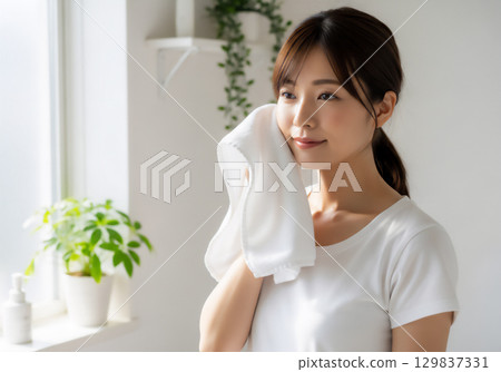 一位女士早上準備 一位女士早上準備 129837331