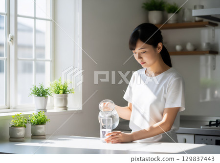 廚房裡的健康早晨 129837443