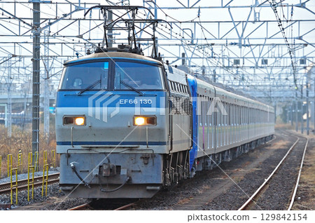 東海道本線西翔貨運JR貨運EF66-130(吹田)+東京地鐵16000系列16023列車 東海道本線西翔貨運JR貨運EF66-130(吹田)+東京地鐵16000系列16023列車 129842154