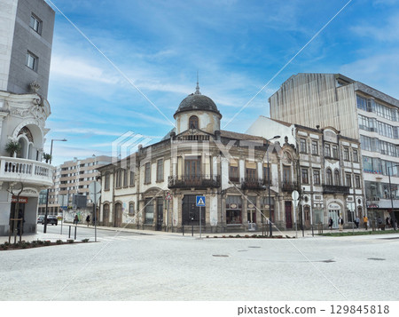 Aveiro cityscape 129845818