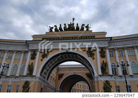 General Staff Building Triumphal Arch with Chariot Quadriga, Palace Square, Saint Petersburg 129847047