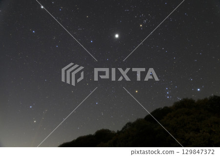 Winter starry sky: Orion rising 129847372