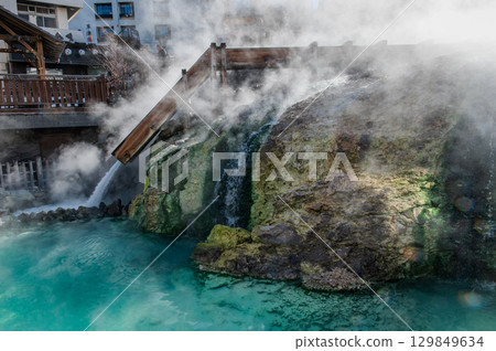 The symbol of Kusatsu Onsen - the Yubatake scenery 129849634