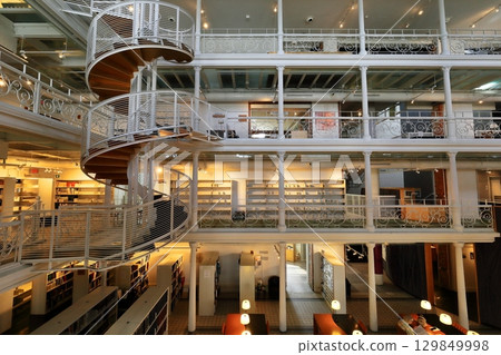 A beautiful library in Montreal, Canada 129849998
