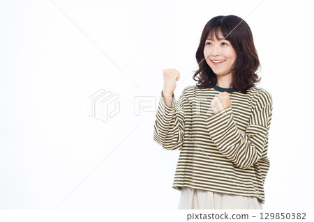 膽量姿勢的女人 129850382