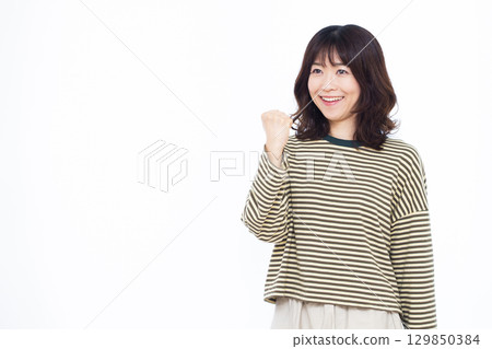 膽量姿勢的女人 129850384