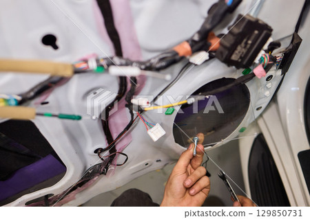 Detailed Step-by-step Guide to the Car Door Insulation Installation Process for Efficiency 129850731