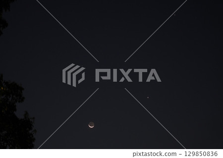 月亮、金星和木星正在接近 月亮、金星和木星正在接近 129850836