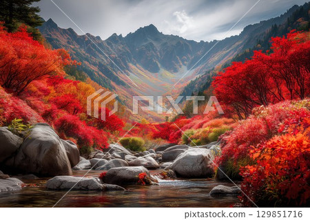 壯觀的日本秋景:鮮豔的秋葉 壯觀的日本秋景:鮮豔的秋葉 129851716