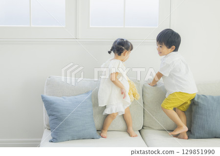 Children playing in the living room 129851990