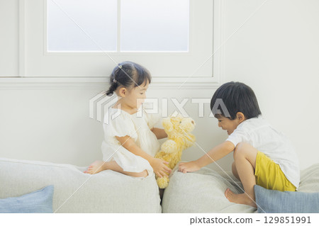 Children playing in the living room 129851991