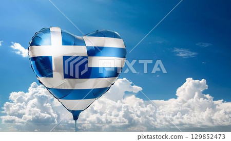 希臘國旗心型氣球與藍天 希臘國旗心型氣球與藍天 129852473