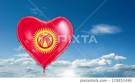吉爾吉斯國旗心型氣球和藍天 129852490