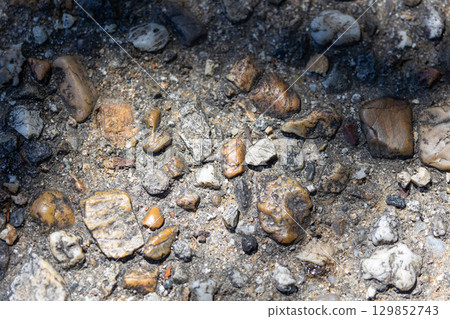 Ground covered with gravel (background material) 129852743