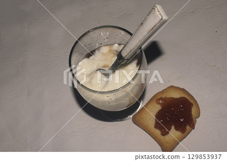 A cup with yogurt bread with strawberry marmalade  129853937