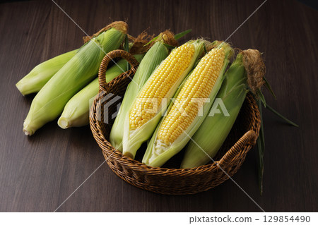 剛收穫的玉米 129854490