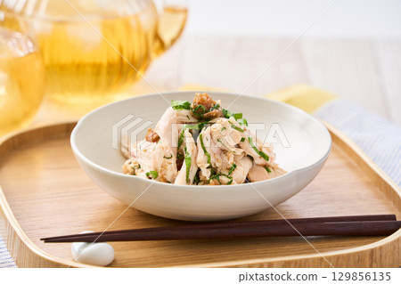 雞胸肉佐梅子紫蘇醬｜清爽健康的夏日小菜 129856135