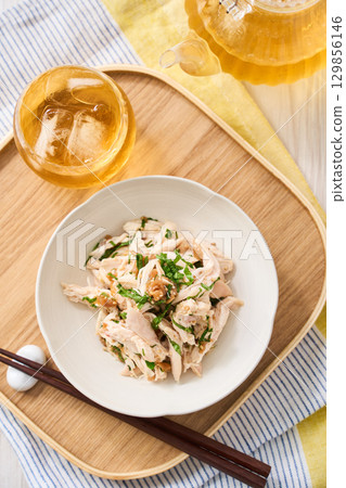 Chicken breast with plum and shiso dressing | A refreshing and healthy summer side dish 129856146