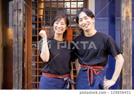 居酒屋工作人員的肖像 居酒屋工作人員的肖像 129856431