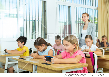 Schoolchildren with phones 129857245