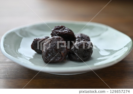 Ryuryumei plum Ryuryumei plum 129857274