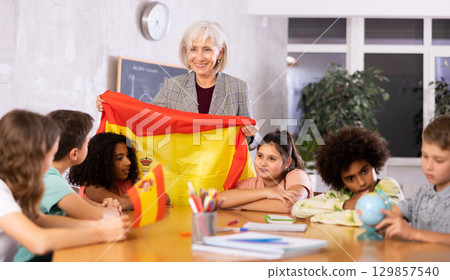 students listen to woman teacher who talks about Spain 129857540