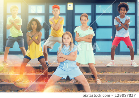 Group of kids performing street dance outdoors 129857827
