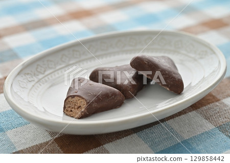 Ohitorich Triangular Chocolate Pie Ohitorich Triangular Chocolate Pie 129858442