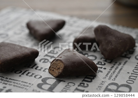 Ohitorich Triangular Chocolate Pie 129858444