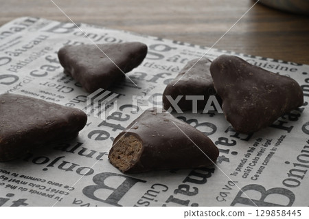 Ohitorich Triangular Chocolate Pie 129858445