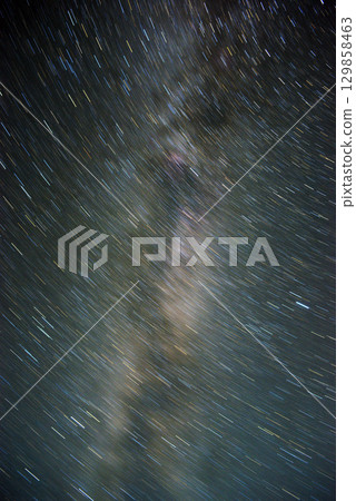 Starry sky long exposure 520s 129858463