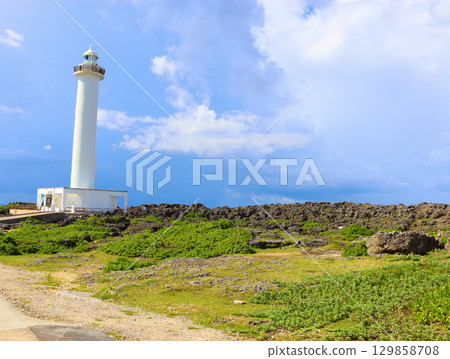 沖繩唸谷町殘波岬燈塔，藍天 129858708