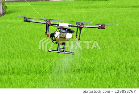 無人機噴灑農藥 129858767