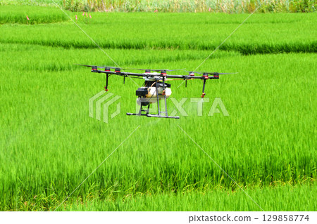 無人機噴灑農藥 無人機噴灑農藥 129858774