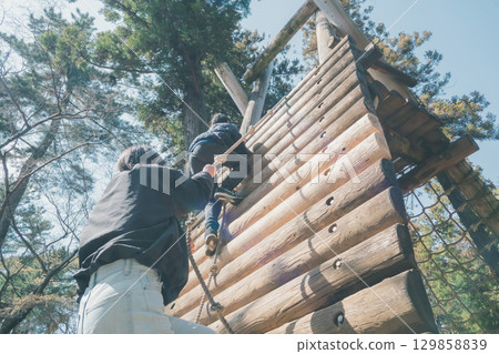 athletic, play, enjoy oneself 129858839