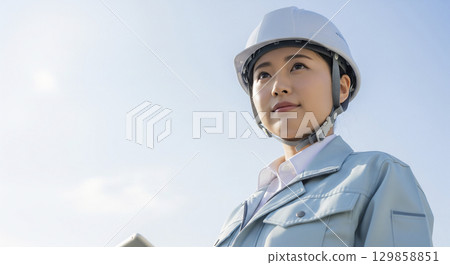 A businesswoman wearing work clothes at a construction site 129858851