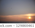 逗子海岸沙灘日落感人 129860461