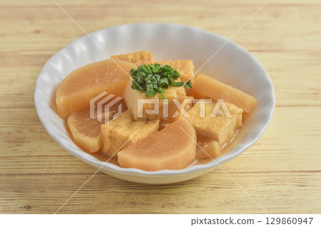 Deep-fried radish and simmered daikon radish Deep-fried radish and simmered daikon radish 129860947