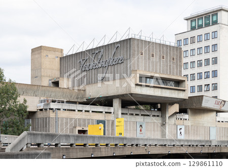 the Hayward Gallery, which is indeed a contemporary art gallery within the Southbank Centre in London and is renowned for its Brutalist architecture. the Hayward Gallery, which is indeed a contemporary art gallery within the Southbank Centre in London and is renowned for its Brutalist architecture. 129861110
