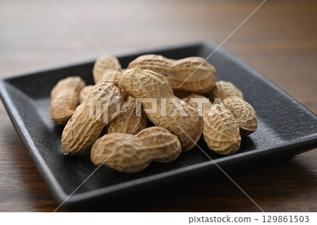 peanuts  129861503