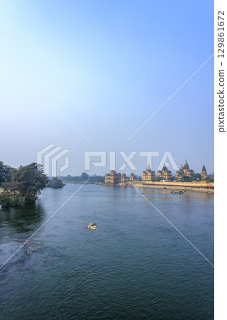 Chhatris, the mausoleum of the Bandera royal family on the banks of the Betwa River 129861672
