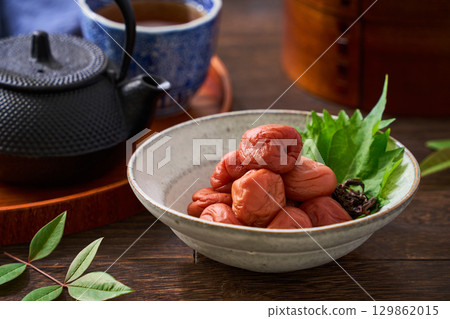 小碗醃梅子｜日本料理的常客：醃菜和醃製食品 129862015